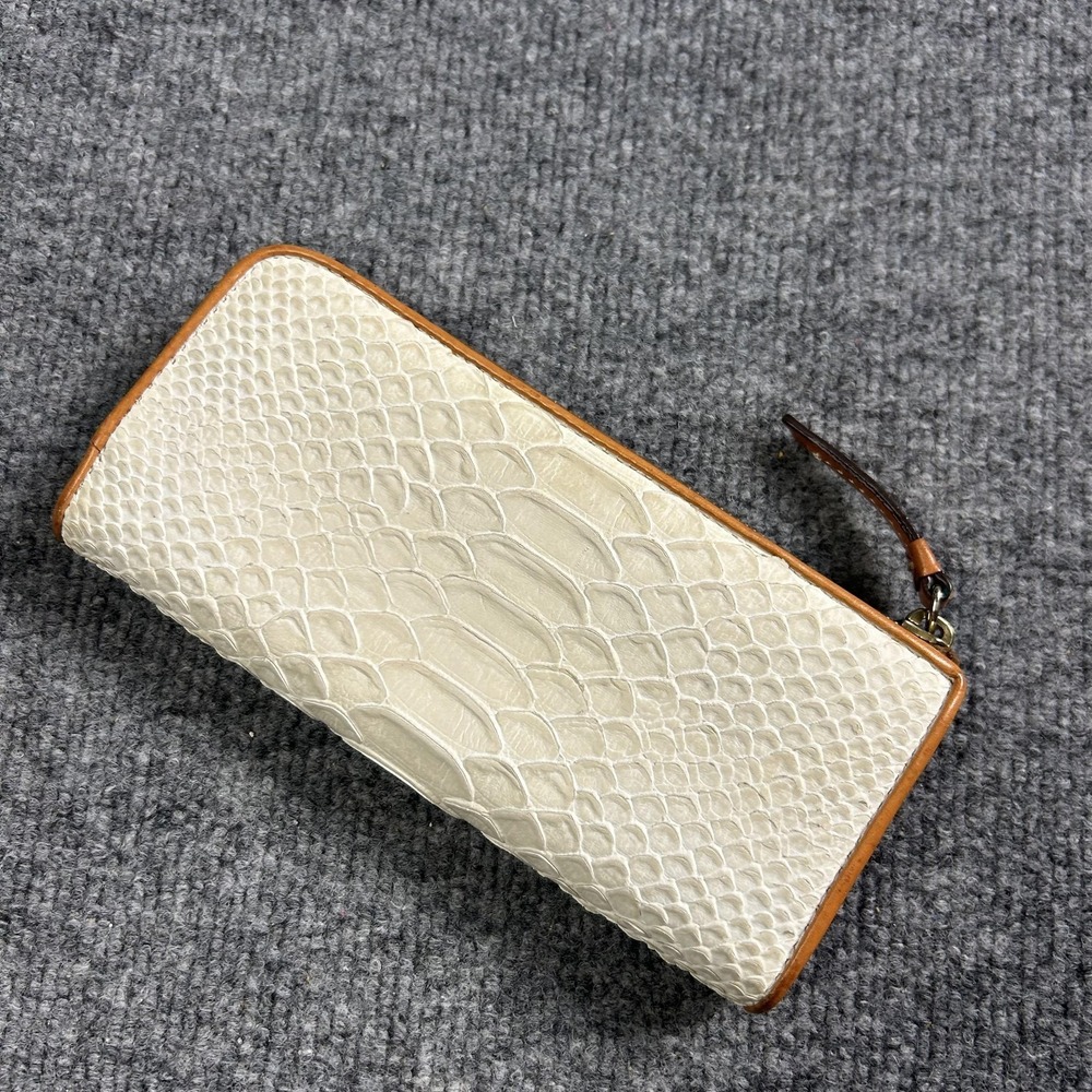Dooney & Bourke Wallet Womens One Size White Leather Zip Wristlet Animal Print - Picture 2 of 3